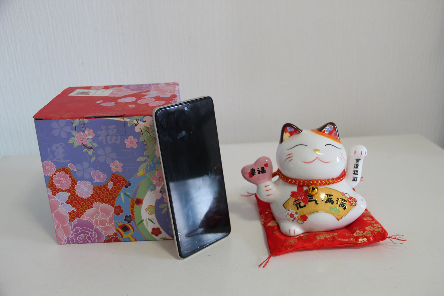 14cm 5.5 inches Ceramic Maneki Neko Lucky Cat auto waving hand with battery call fortune and good luck