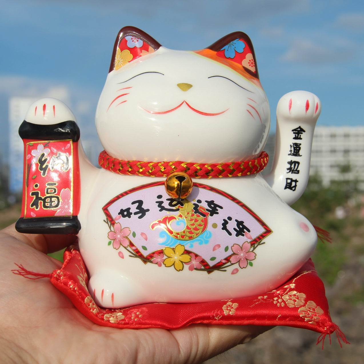 14cm 5.5 inches Ceramic Maneki Neko Lucky Cat auto waving hand with battery call fortune and good luck