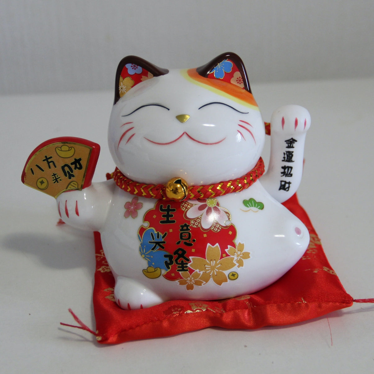 14cm 5.5 inches Ceramic Maneki Neko Lucky Cat auto waving hand with battery call fortune and good luck