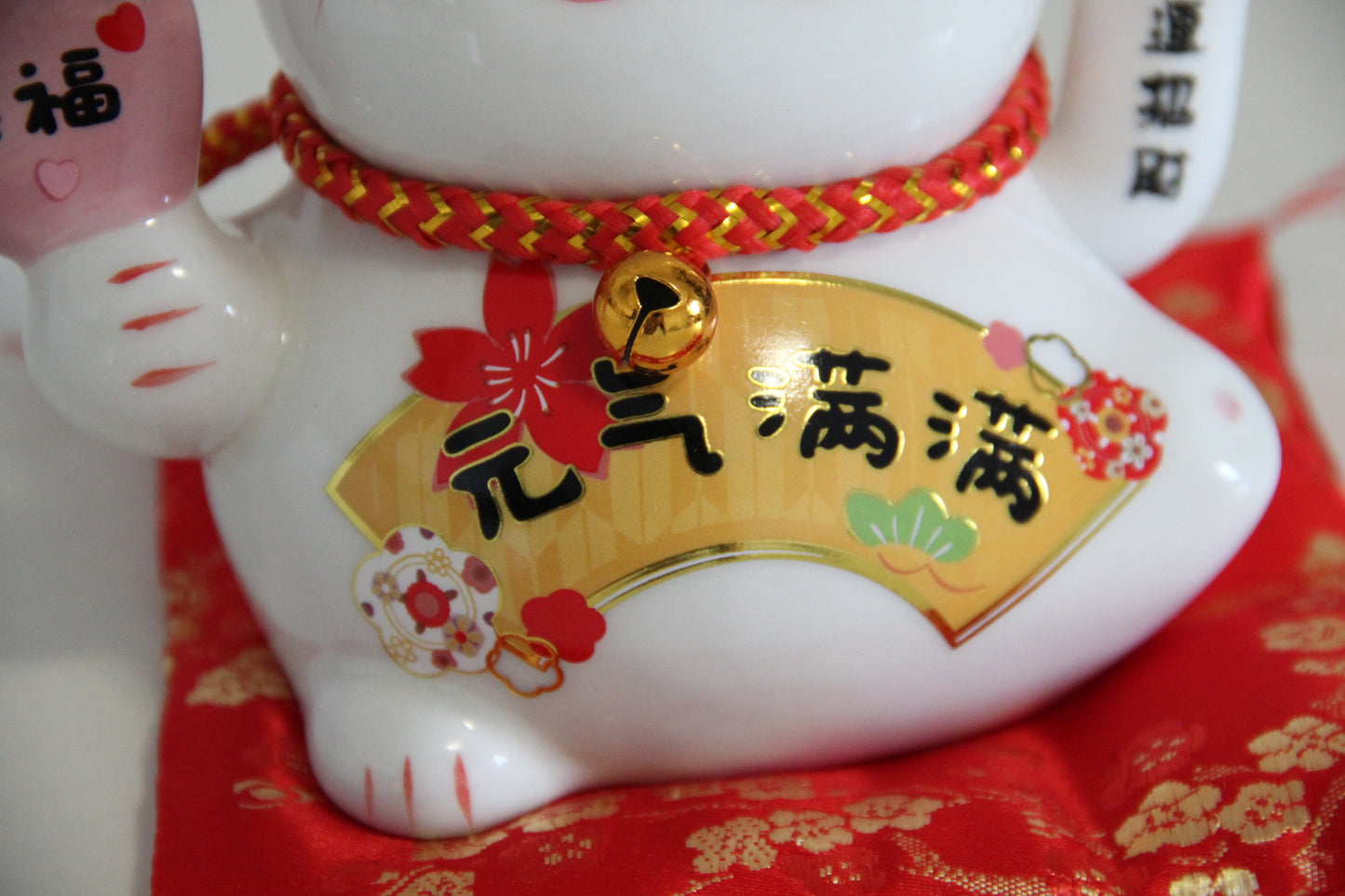 14cm 5.5 inches Ceramic Maneki Neko Lucky Cat auto waving hand with battery call fortune and good luck