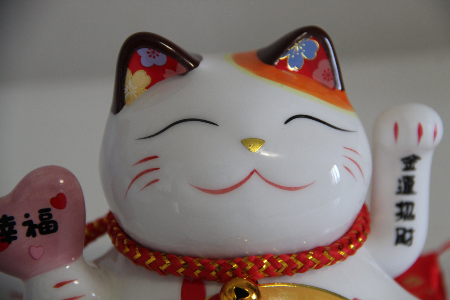 14cm 5.5 inches Ceramic Maneki Neko Lucky Cat auto waving hand with battery call fortune and good luck