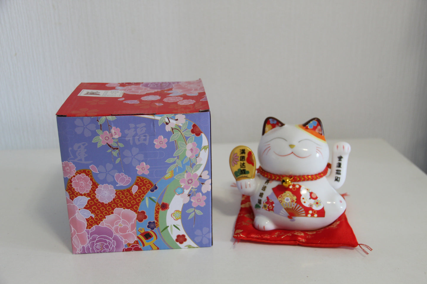 14cm 5.5 inches Ceramic Maneki Neko Lucky Cat auto waving hand with battery call fortune and good luck