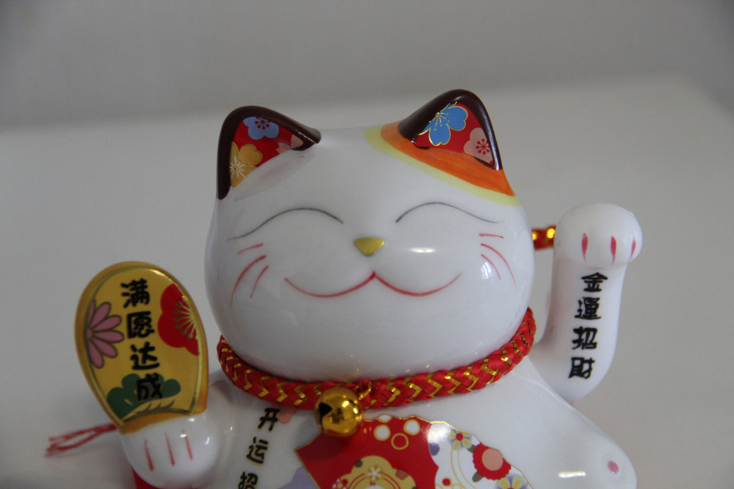 14cm 5.5 inches Ceramic Maneki Neko Lucky Cat auto waving hand with battery call fortune and good luck