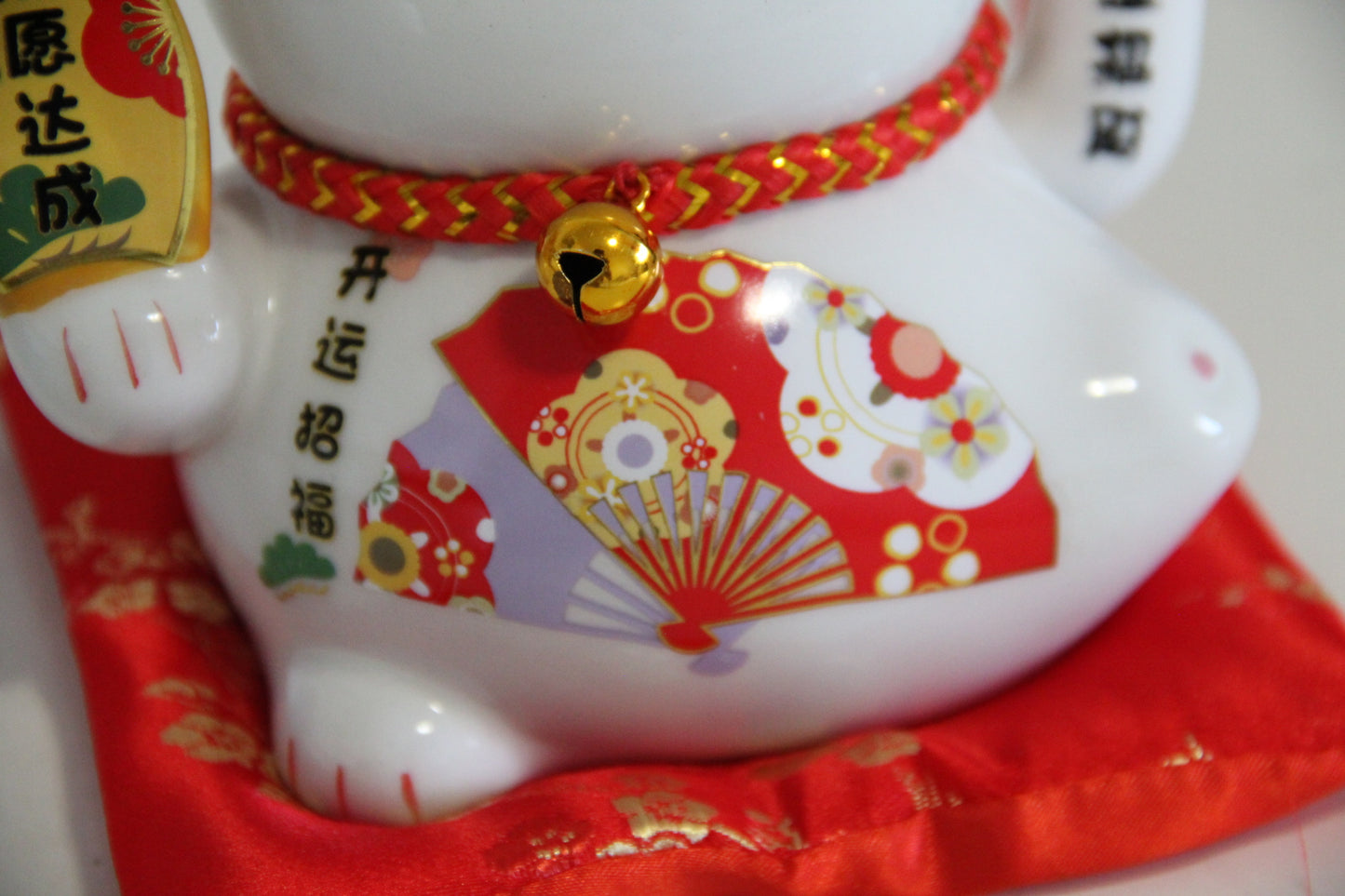 14cm 5.5 inches Ceramic Maneki Neko Lucky Cat auto waving hand with battery call fortune and good luck