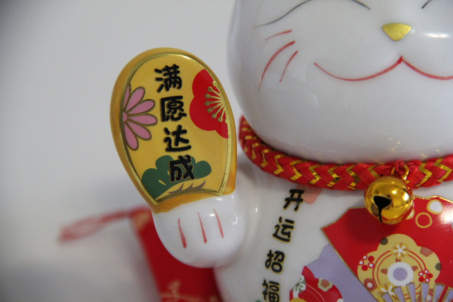 14cm 5.5 inches Ceramic Maneki Neko Lucky Cat auto waving hand with battery call fortune and good luck