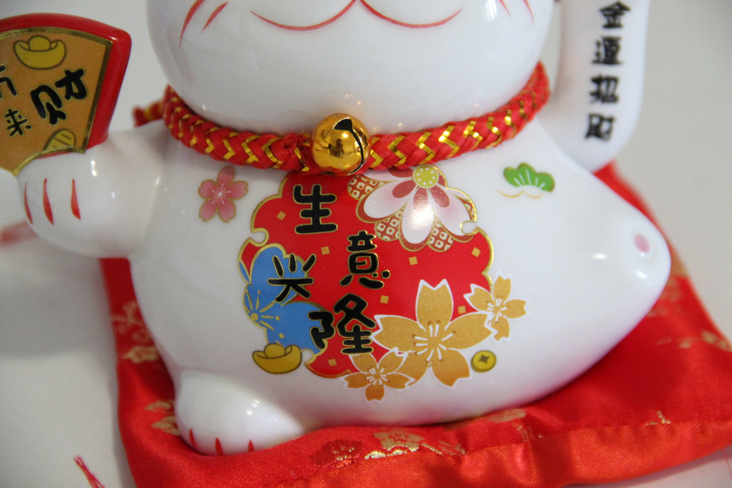 14cm 5.5 inches Ceramic Maneki Neko Lucky Cat auto waving hand with battery call fortune and good luck