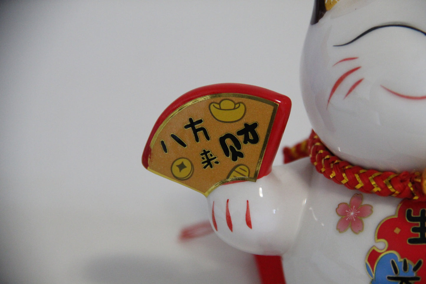 14cm 5.5 inches Ceramic Maneki Neko Lucky Cat auto waving hand with battery call fortune and good luck