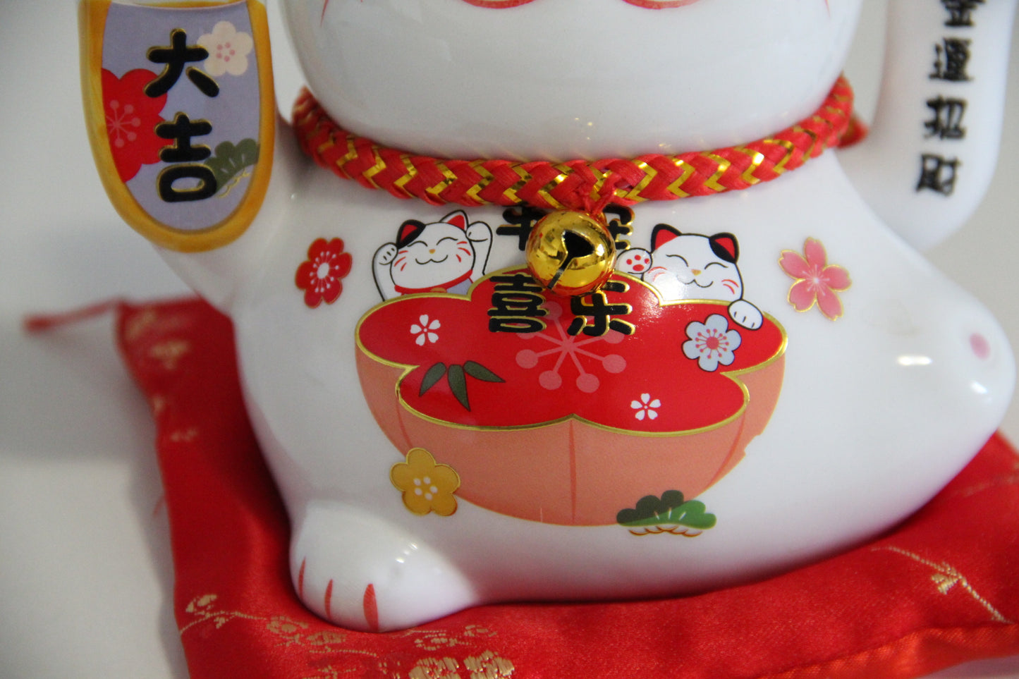 14cm 5.5 inches Ceramic Maneki Neko Lucky Cat auto waving hand with battery call fortune and good luck