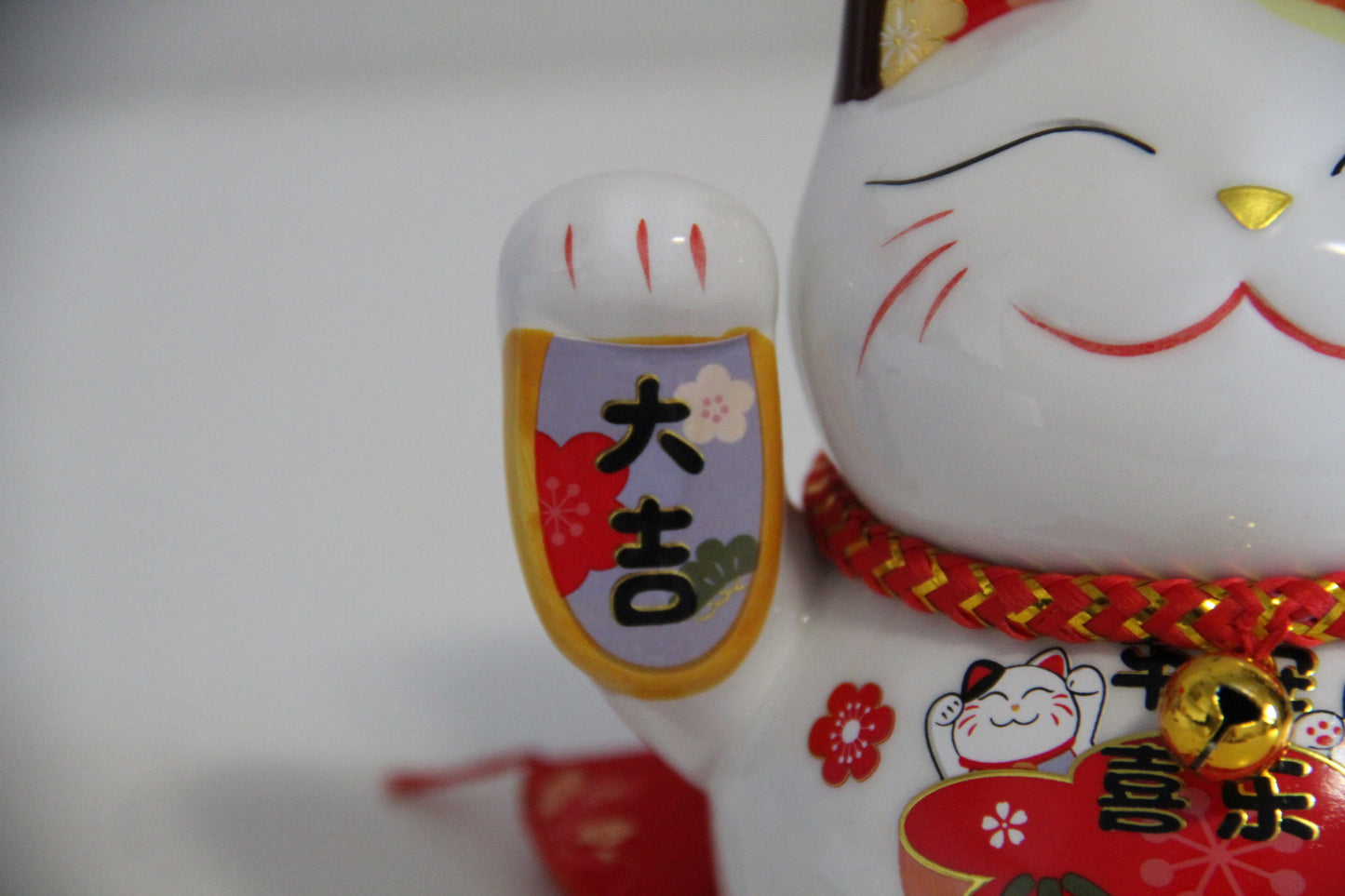 14cm 5.5 inches Ceramic Maneki Neko Lucky Cat auto waving hand with battery call fortune and good luck