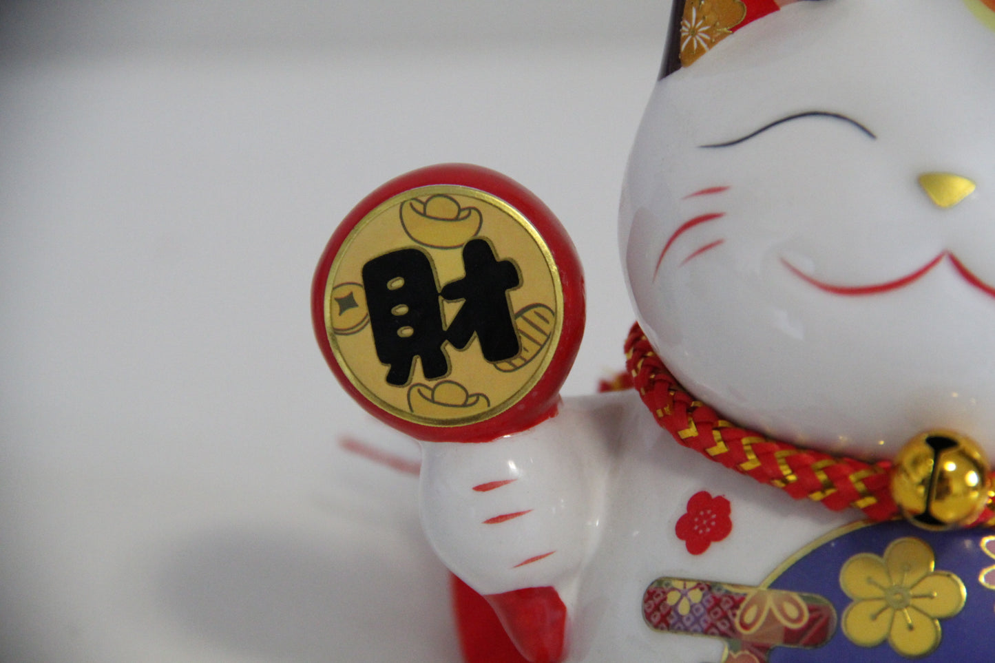 14cm 5.5 inches Ceramic Maneki Neko Lucky Cat auto waving hand with battery call fortune and good luck