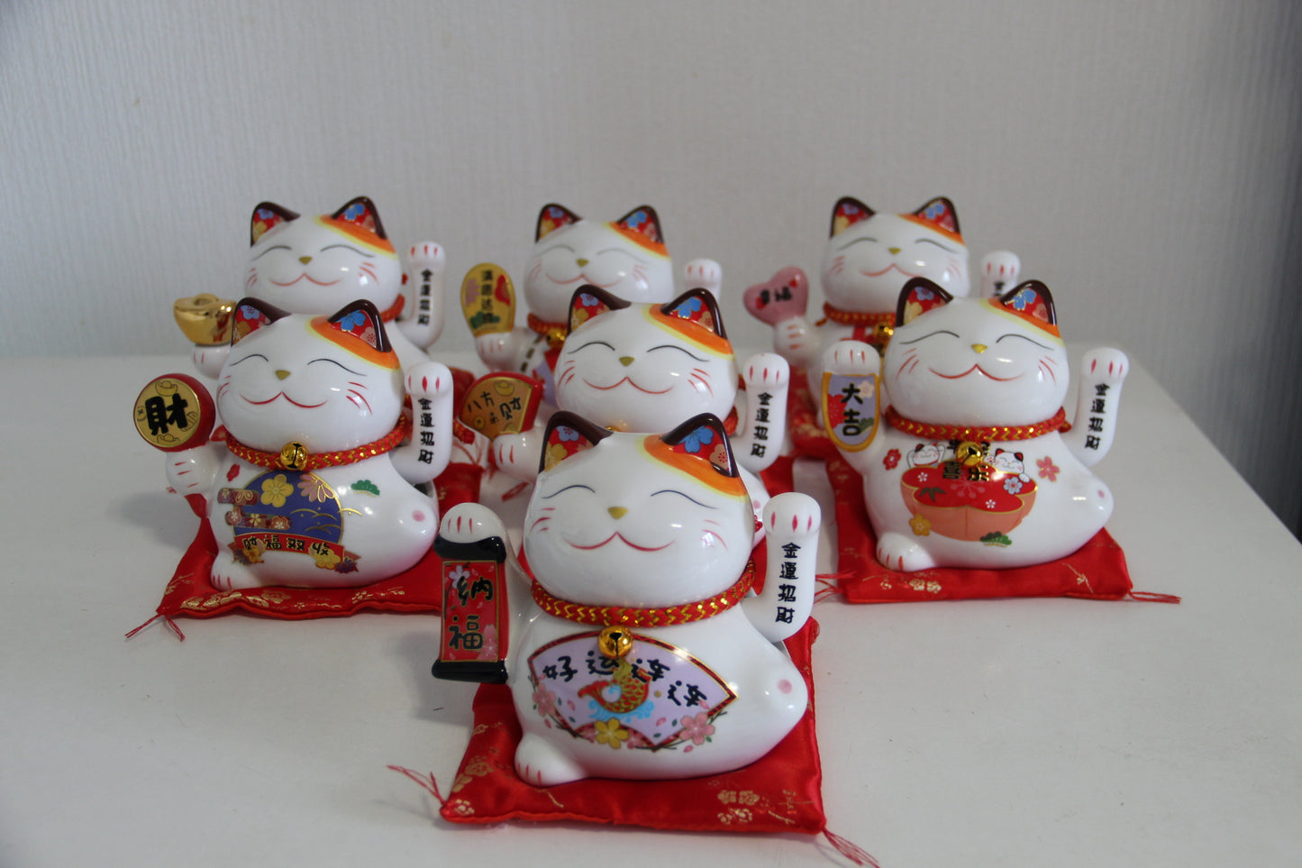 14cm 5.5 inches Ceramic Maneki Neko Lucky Cat auto waving hand with battery call fortune and good luck