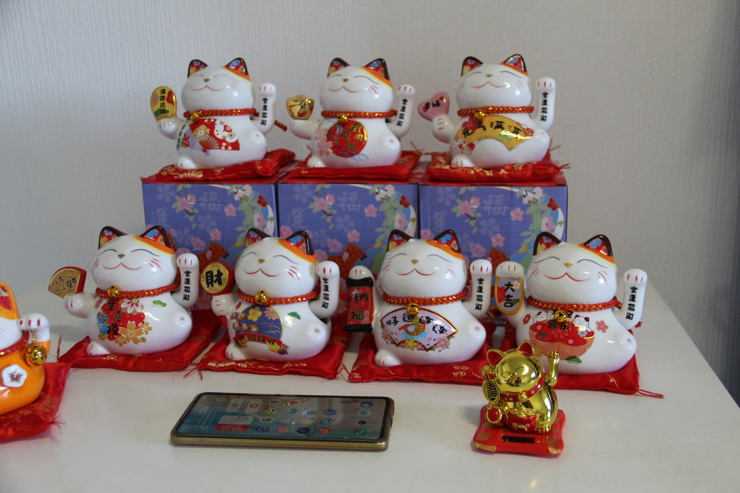 14cm 5.5 inches Ceramic Maneki Neko Lucky Cat auto waving hand with battery call fortune and good luck